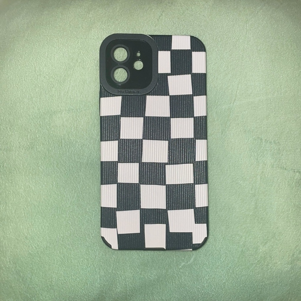 iPhone 12/12 Pro Checkerbox case